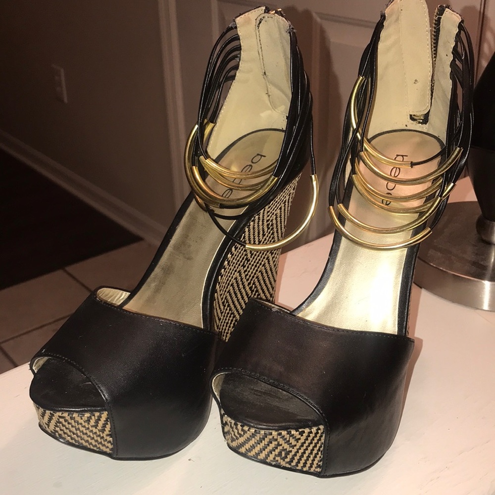 Black wedges heels